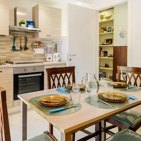 Mahal Kita Lovely 6-bed In Apartmán
