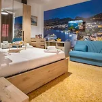 Mahal Kita Lovely 6-bed In Apartment