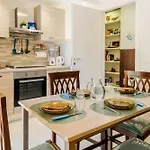 Mahal Kita Lovely 6-bed In Apartment