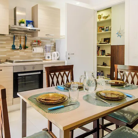 Mahal Kita Lovely 6-bed In *