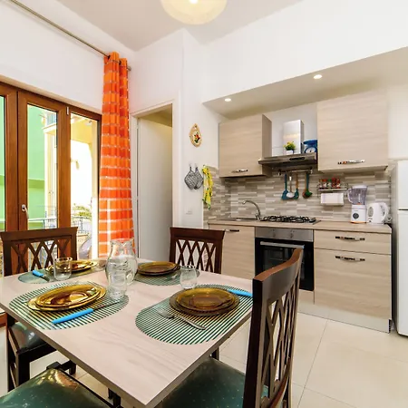 아파트 Mahal Kita Lovely 6-bed In *