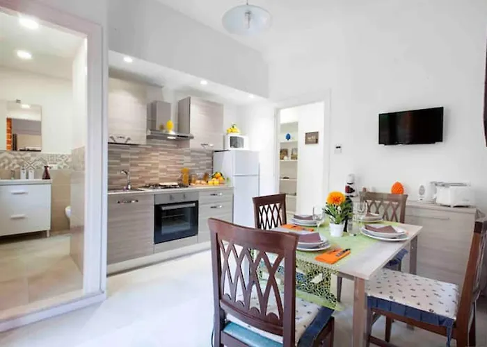 Mahal Kita Lovely 6-bed In *