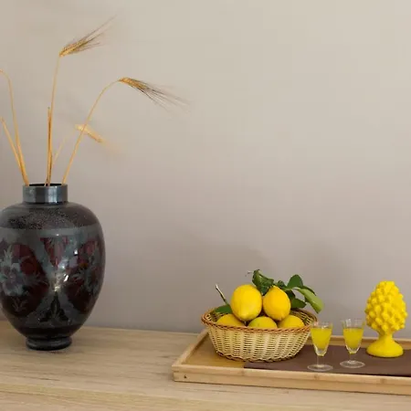 Lägenhet Mahal Kita Lovely 6-bed In Sorrento